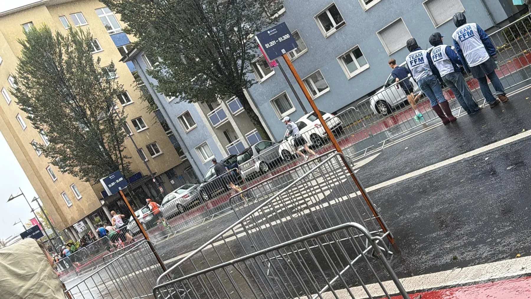 Publikum und Läufer in Frankfurt