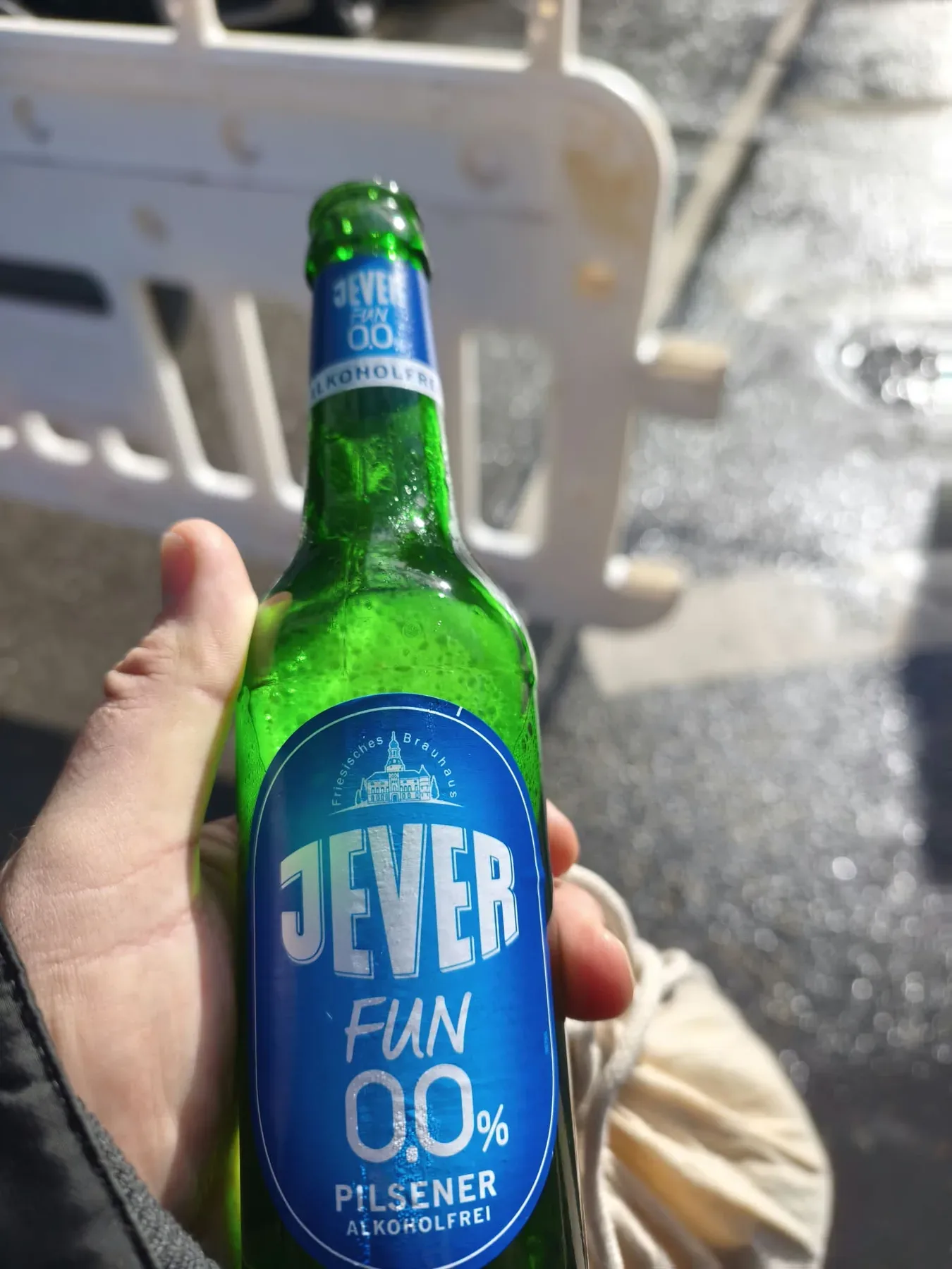 Getränk und kurzer Moment zum Anstoßen